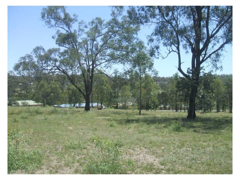 24 Challenge Av, Kensington Grove QLD 4341