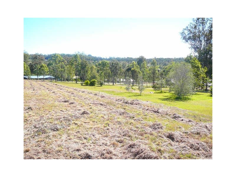 24 Challenge Av, Kensington Grove QLD 4341