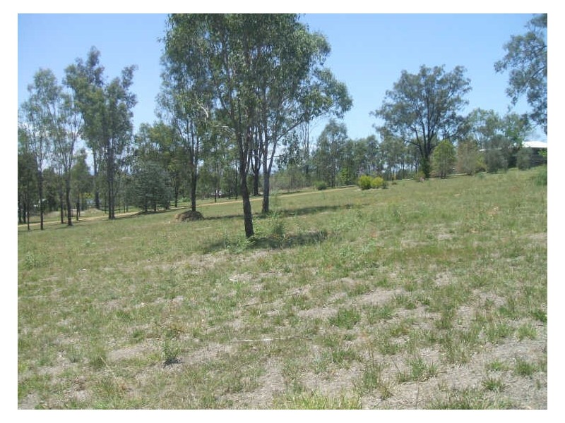 24 Challenge Av, Kensington Grove QLD 4341