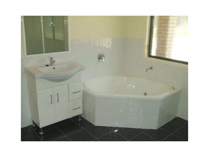 35 Burgess Road, Laidley Heights QLD 4341