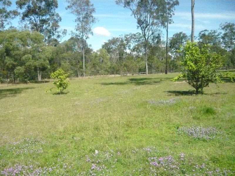 20 York Court, Mount Hallen QLD 4312