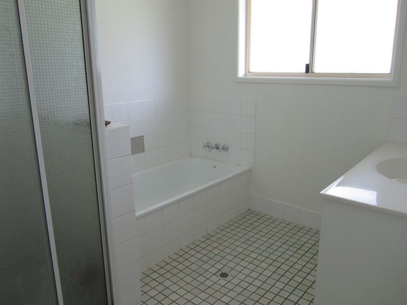 23 Naomi Road, Lockyer Waters QLD 4311