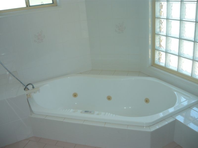 1 Warren Drive, Gatton QLD 4343