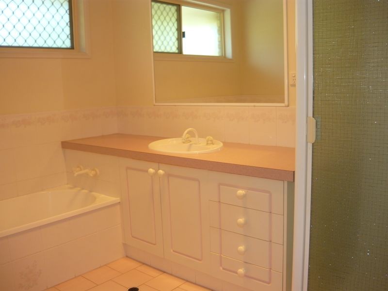 1 Warren Drive, Gatton QLD 4343