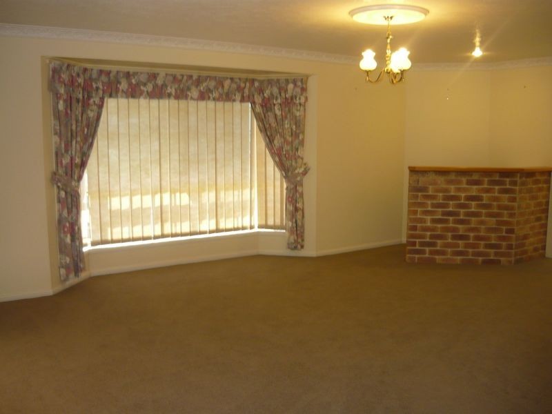 1 Warren Drive, Gatton QLD 4343