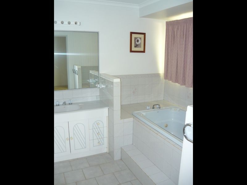 8 Langtons Lane, Esk QLD 4312