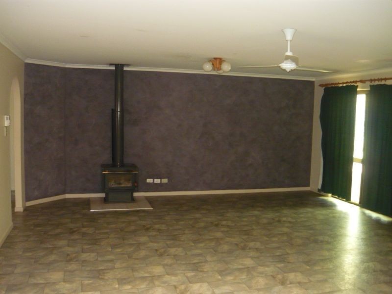 8 Langtons Lane, Esk QLD 4312