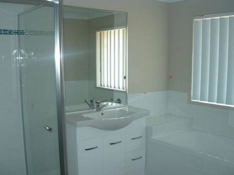 21 Brolga, Adare QLD 4343