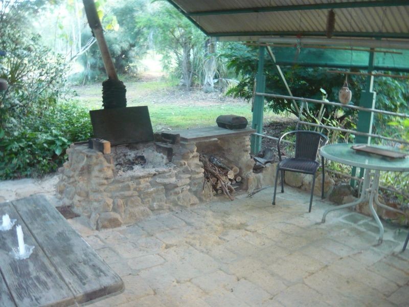 215 Bartleys Rd, Spring Creek QLD 4343