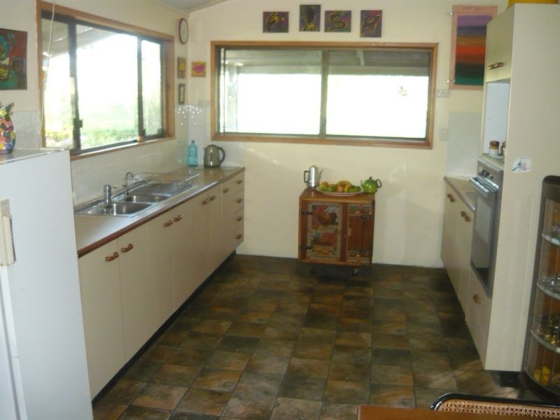 215 Bartleys Rd, Spring Creek QLD 4343