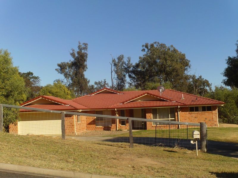 25 Bentley Drive, Regency Downs QLD 4341