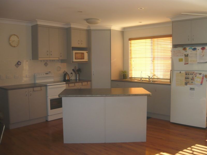 100 Lakes Drive, Laidley Heights QLD 4341