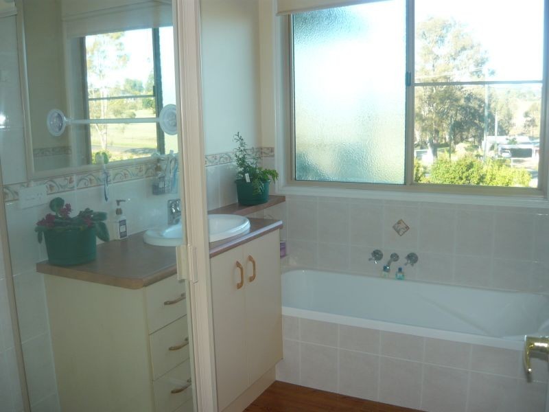 100 Lakes Drive, Laidley Heights QLD 4341