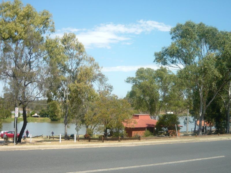 Unit 1 25 Lake Apex Drive, Gatton QLD 4343