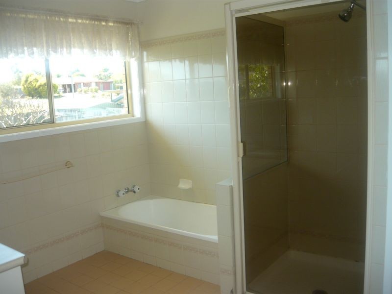 Unit 1 25 Lake Apex Drive, Gatton QLD 4343