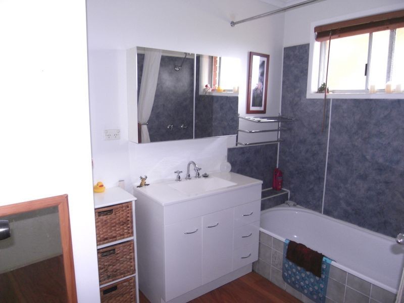 42 West Haldon Road, Woodbine QLD 4343