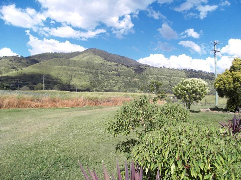 42 West Haldon Road, Woodbine QLD 4343