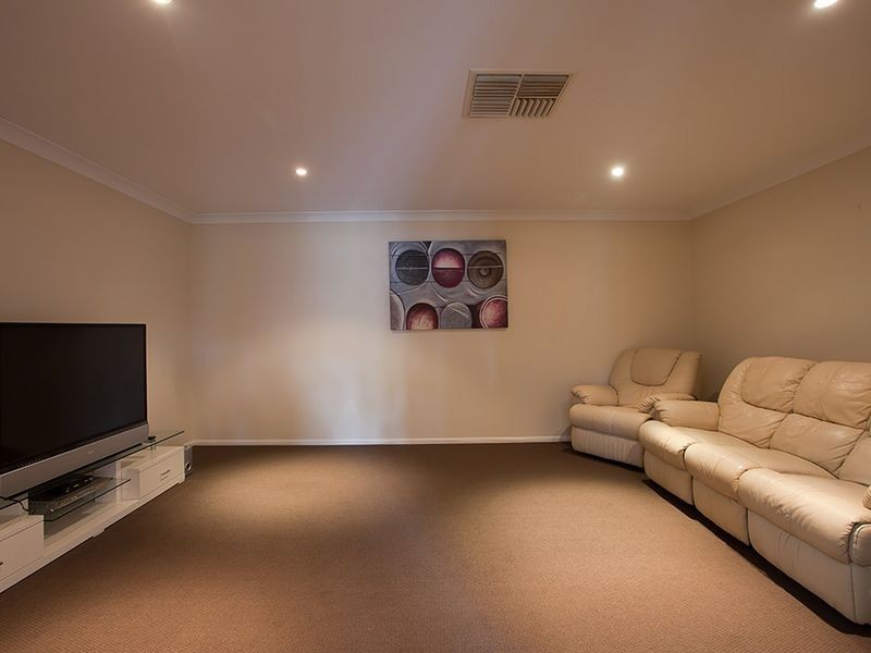 15 Belmore Drive, Withcott QLD 4352