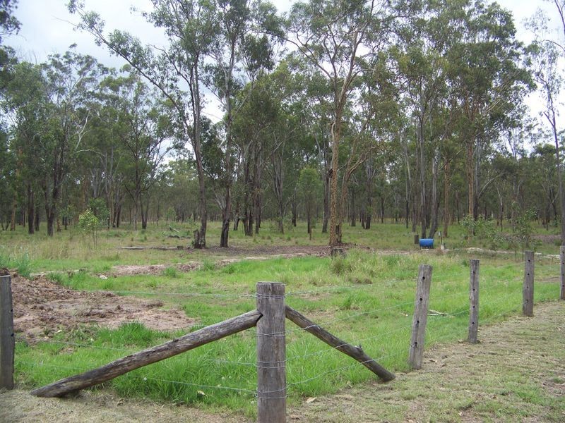 8 Lewis Court, Lockyer Waters QLD 4311