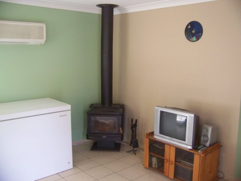 8 Lewis Court, Lockyer Waters QLD 4311