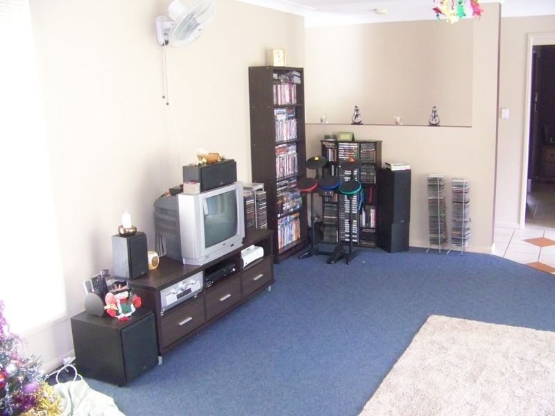 8 Lewis Court, Lockyer Waters QLD 4311