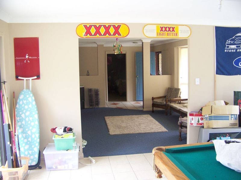 8 Lewis Court, Lockyer Waters QLD 4311