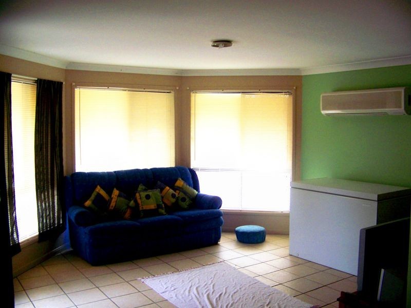 8 Lewis Court, Lockyer Waters QLD 4311