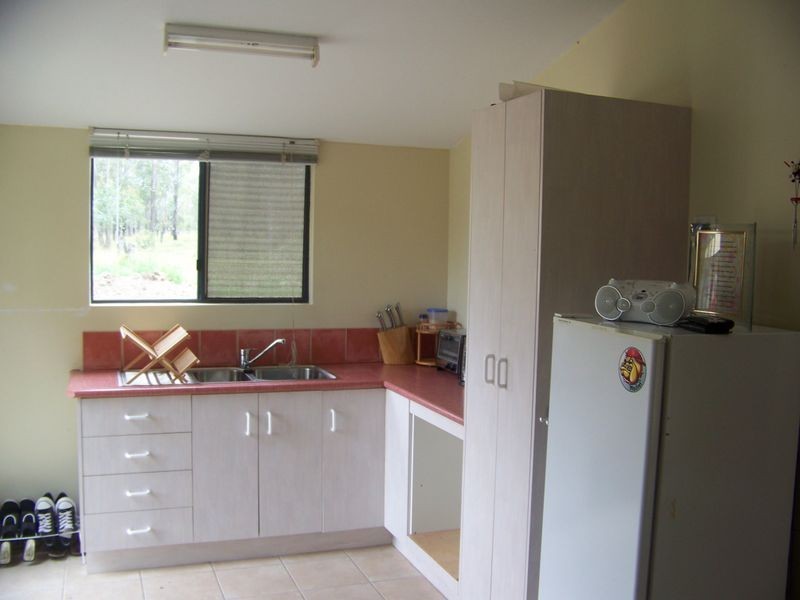 8 Lewis Court, Lockyer Waters QLD 4311