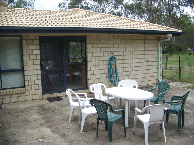 8 Lewis Court, Lockyer Waters QLD 4311