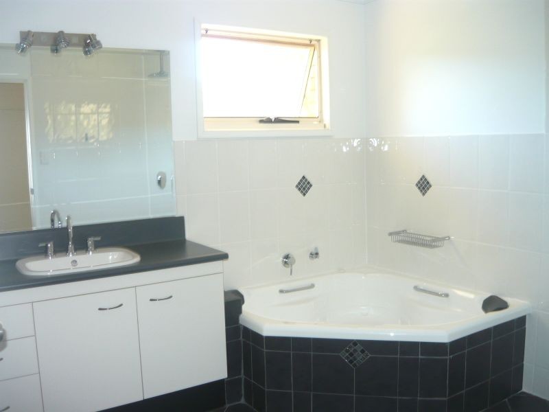 624 Mount Sylvia Road, Upper Tenthill QLD 4343