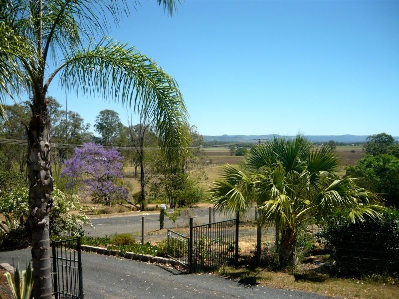 13 Christopher, Grantham QLD 4347