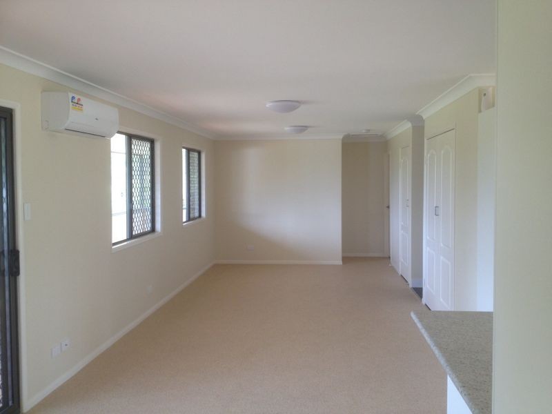 6 Balmoral Court, Mount Hallen QLD 4312