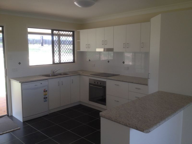 6 Balmoral Court, Mount Hallen QLD 4312