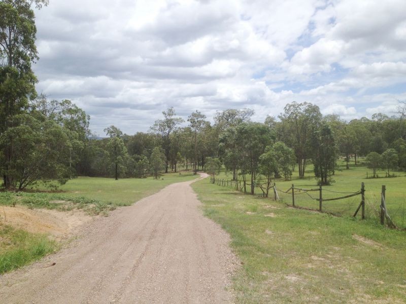 6 Balmoral Court, Mount Hallen QLD 4312