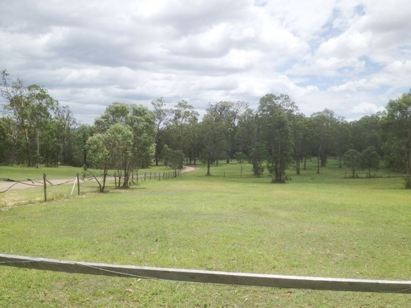 6 Balmoral Court, Mount Hallen QLD 4312