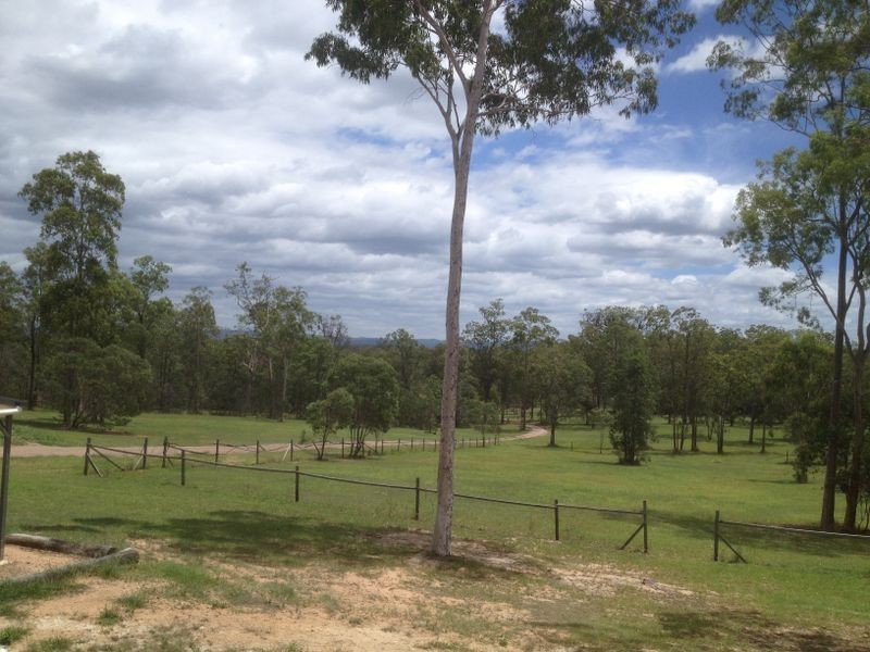 6 Balmoral Court, Mount Hallen QLD 4312