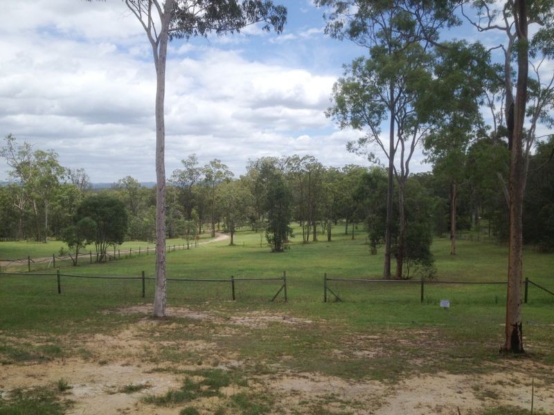 6 Balmoral Court, Mount Hallen QLD 4312