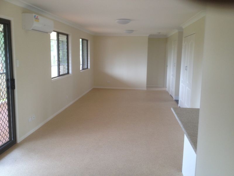 6 Balmoral Court, Mount Hallen QLD 4312