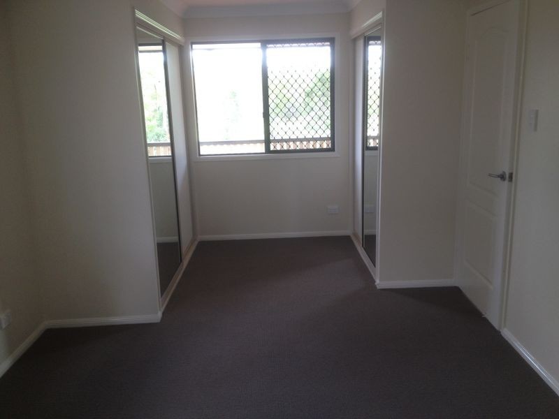 6 Balmoral Court, Mount Hallen QLD 4312