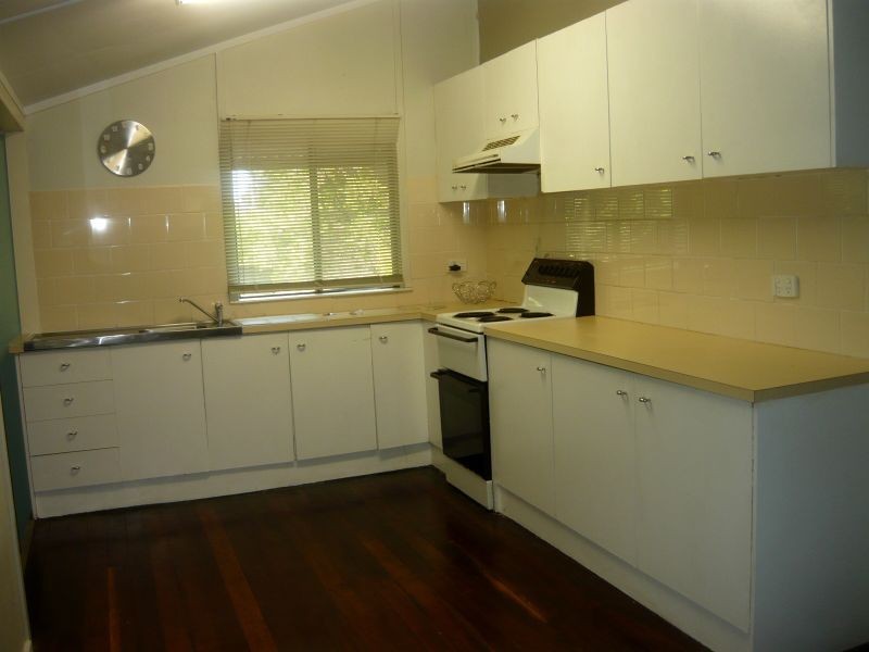 32 Church Street, Forest Hill QLD 4342