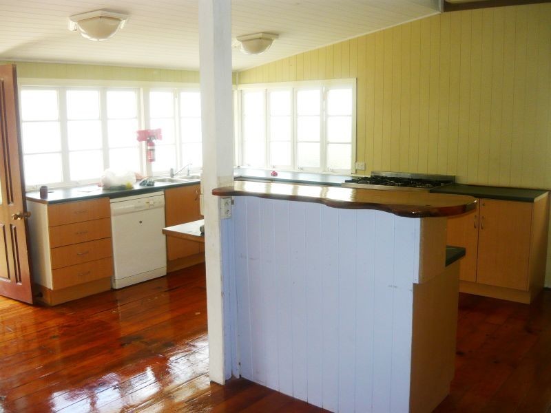 6 Robert Street, Forest Hill QLD 4342