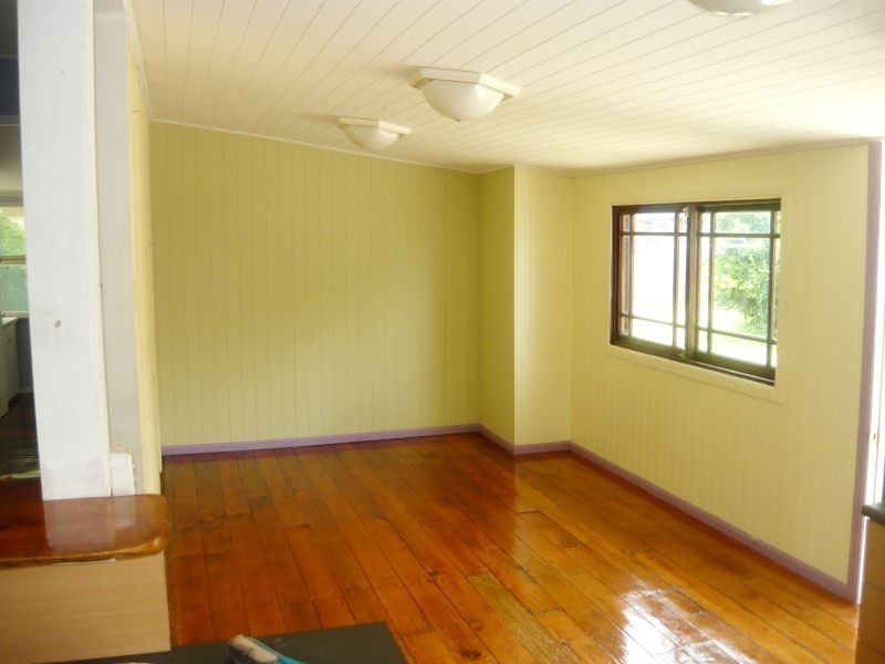 6 Robert Street, Forest Hill QLD 4342