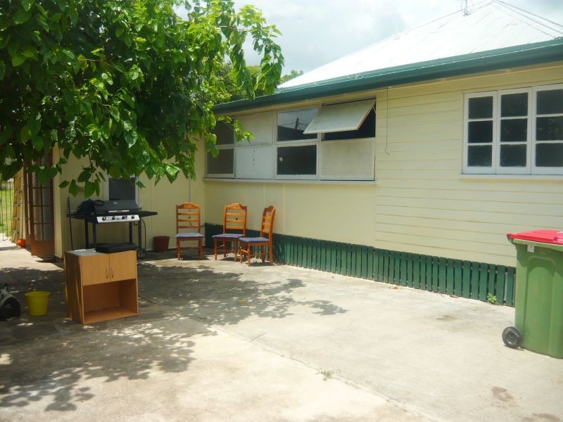 6 Robert Street, Forest Hill QLD 4342