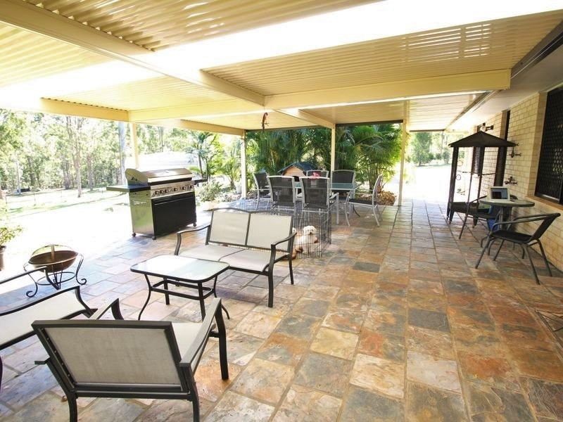 52 Buckingham Court, Mount Hallen QLD 4312