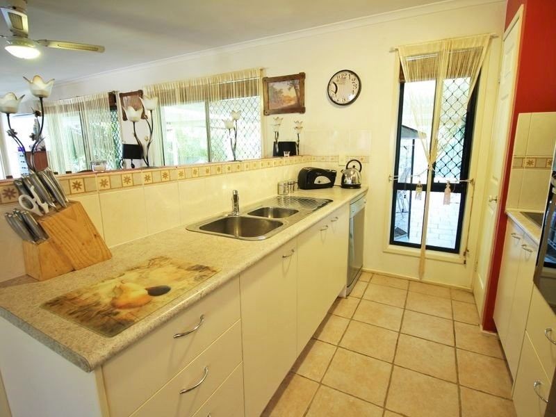 52 Buckingham Court, Mount Hallen QLD 4312