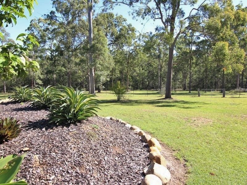 52 Buckingham Court, Mount Hallen QLD 4312