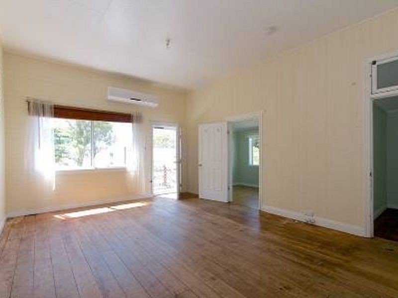 19 James Street, Lowood QLD 4311