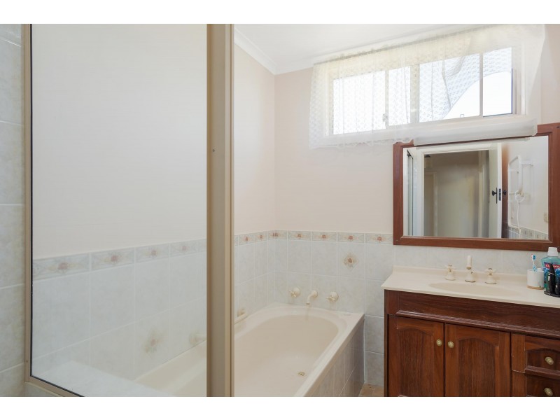 11 Wallace Street, Bega NSW 2550