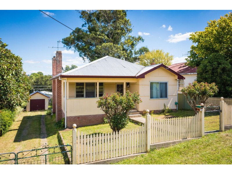 11 Wallace Street, Bega NSW 2550