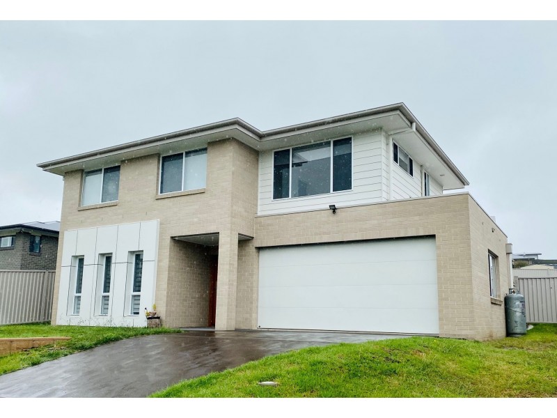 37 Lynjohn Drive, Bega NSW 2550